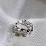 Twisted ring